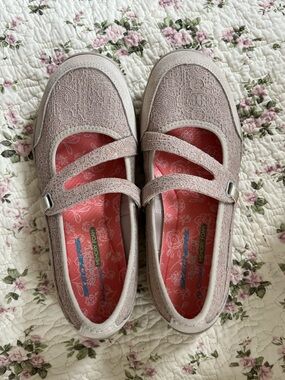 Skechers Women's Light Taupe Floral-Textured Mary Jane Flats